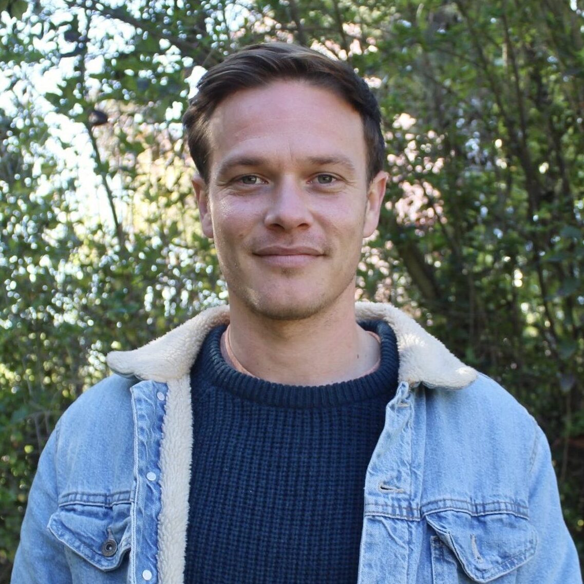 Facundo Pizzul Irusta Facundo Pizzul Irusta subdirector y terapeuta del centro saviaterra santiago de chile